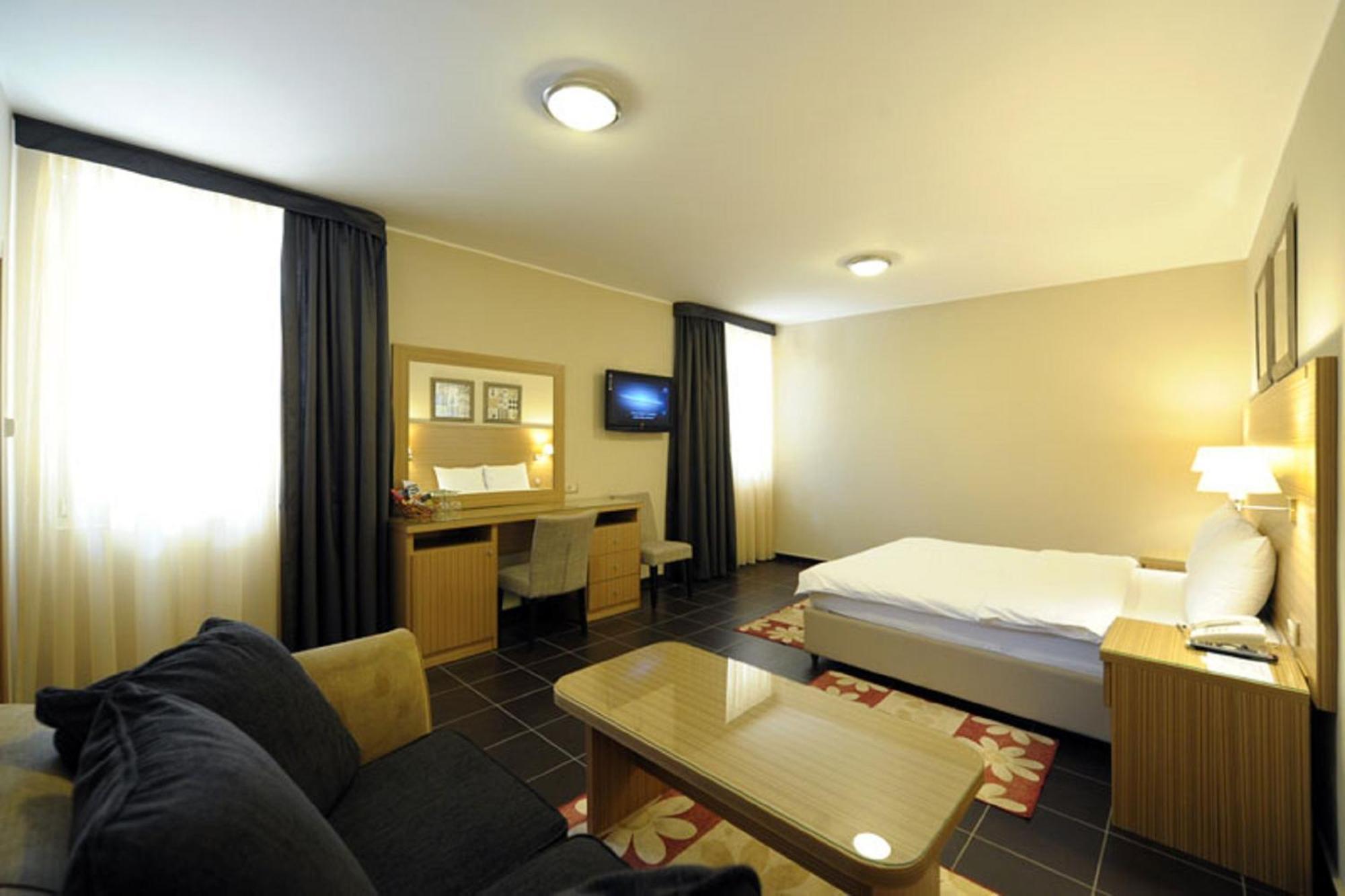Hotel 1000 Ruza 베오그라드 객실 사진